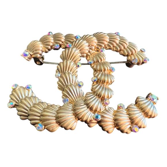 Chanel Brushed Gold Seashell CC Iridescent Crystal Brooch Autumn 2023 (CCXX008) - Picture 2 of 6